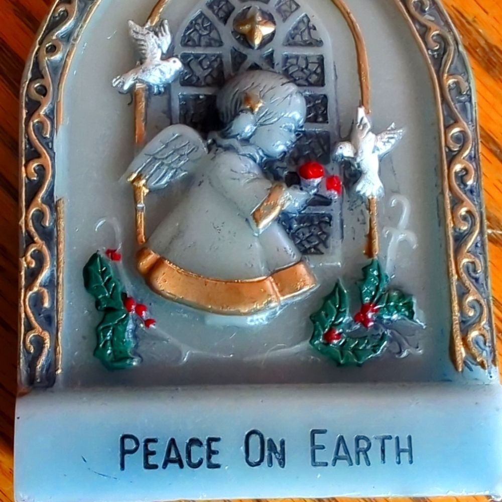 Vintage 70s Christmas Angelite Candle Peace on Earth Angel Doves Holly
